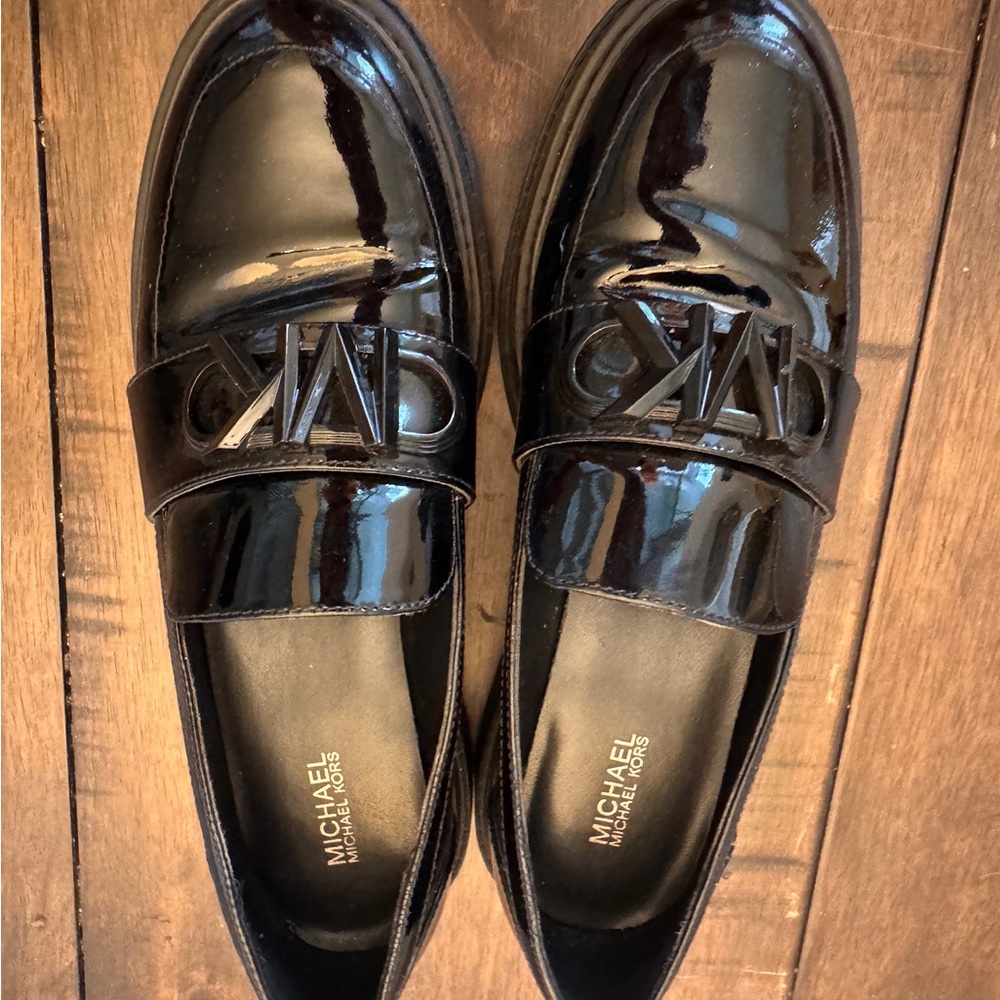 MICHAEL KORS Women's Black Patent Parker Lug Empire MK Charm Loafer Shoe Size 7 - Picture 10 of 11